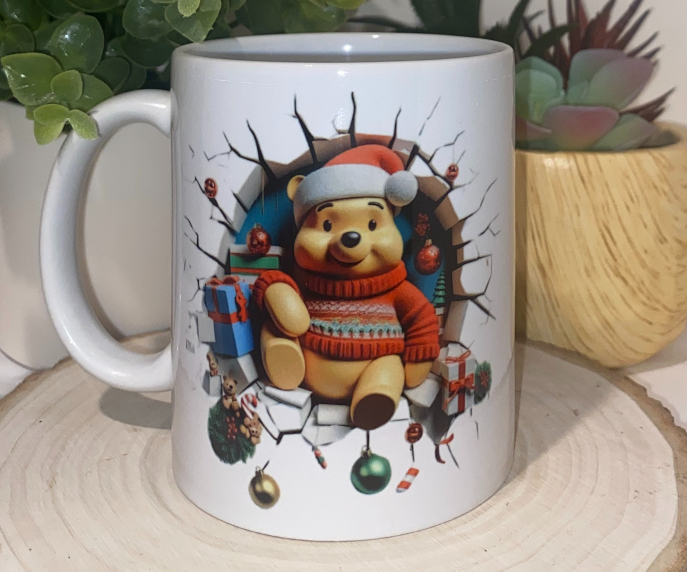 WINNIE THE POOH 11 OZ MUG [CHRISTMAS]